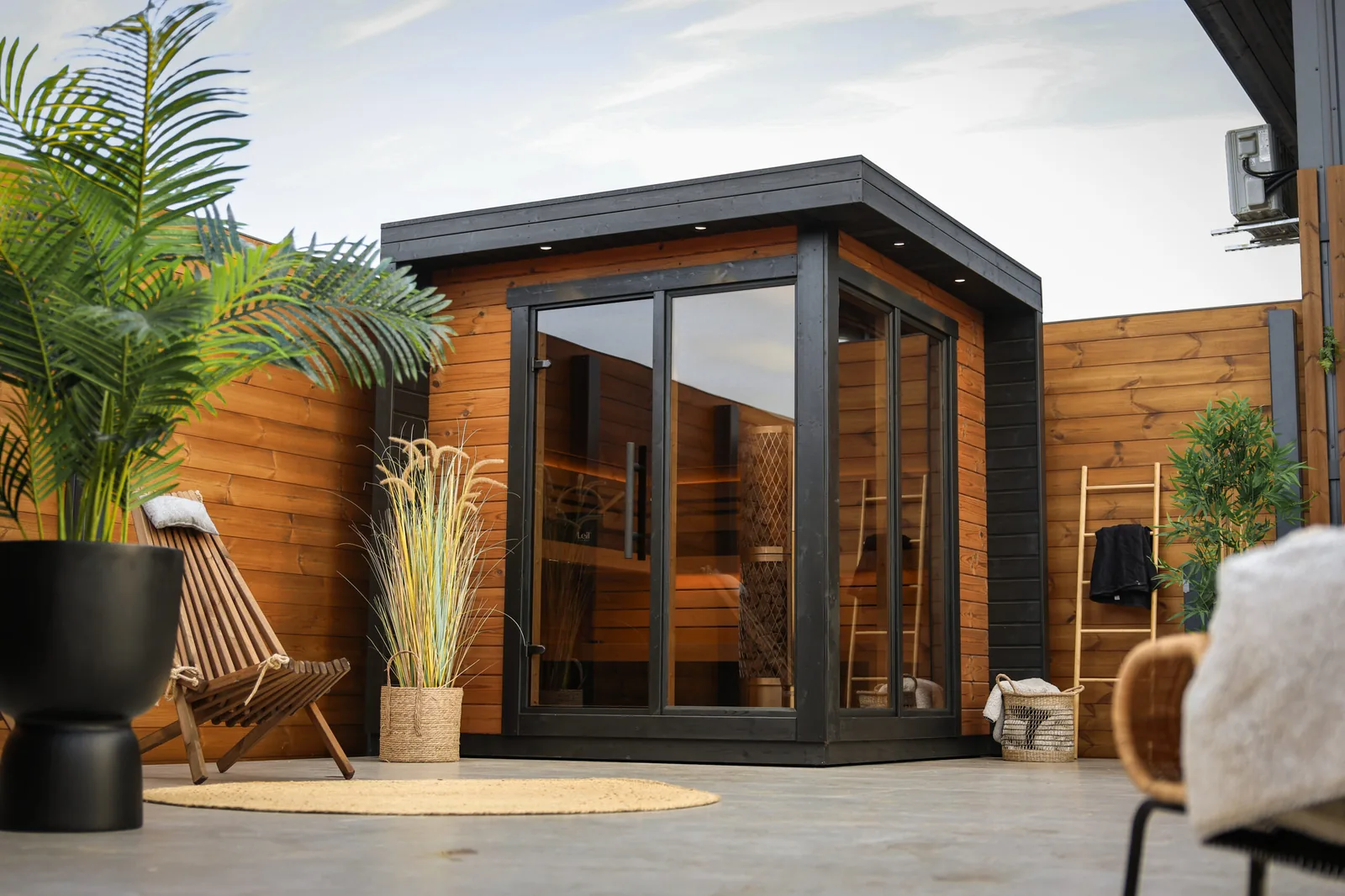 A glass-and-cedar garden sauna